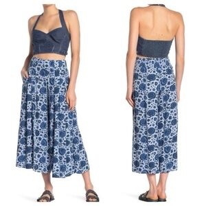 FREE PEOPLE Lady lady blue 🦋 floral printed wife leg cropped pants - XS